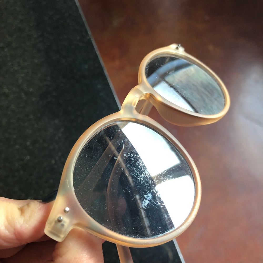 Round Glasses - Picture 2 of 4